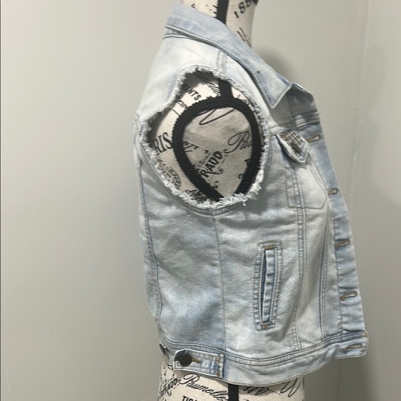 Jessica Simpson Light Wash Cropped Denim Vest Size XS - Picture 9 of 12